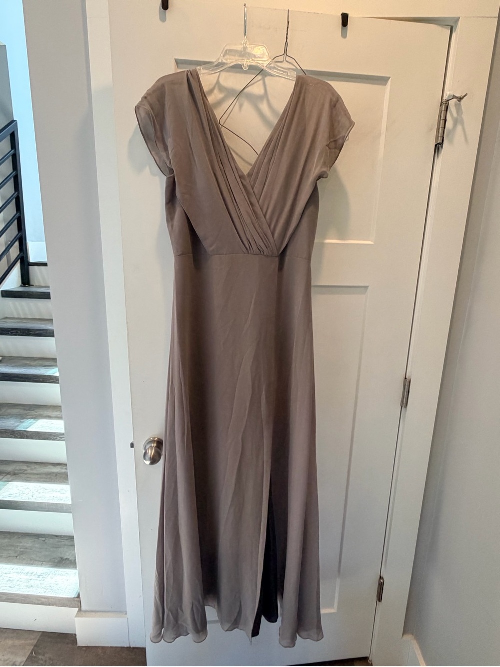 Monique Lhuillier V‑Neck Chiffon Evening Gown